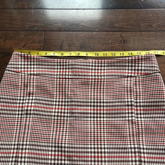Akris Punto Beige Red Green Plaid Skirt Above knee Size 10 Pleats Designer NWOT - Picture 6 of 14